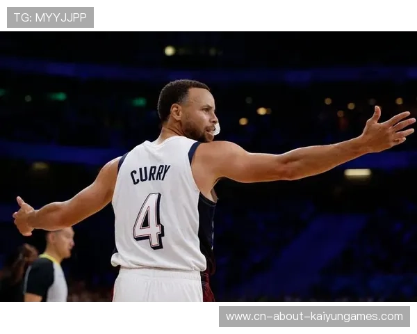 库里家庭日现场温馨,全家互动上热搜